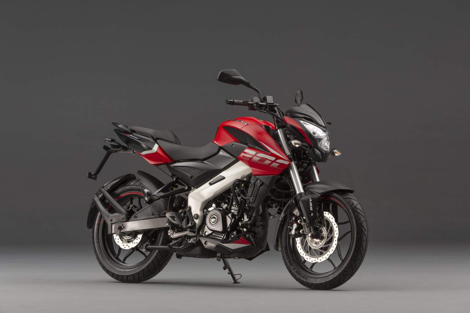 Bajaj Dominar 200 esbanja melhor custo-benefício do mercado nacional Bajaj Dominar 200 esbanja melhor custo-benefício do mercado nacional